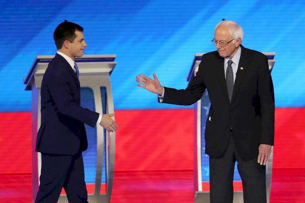 Pete Buttigieg y Bernie Sanders