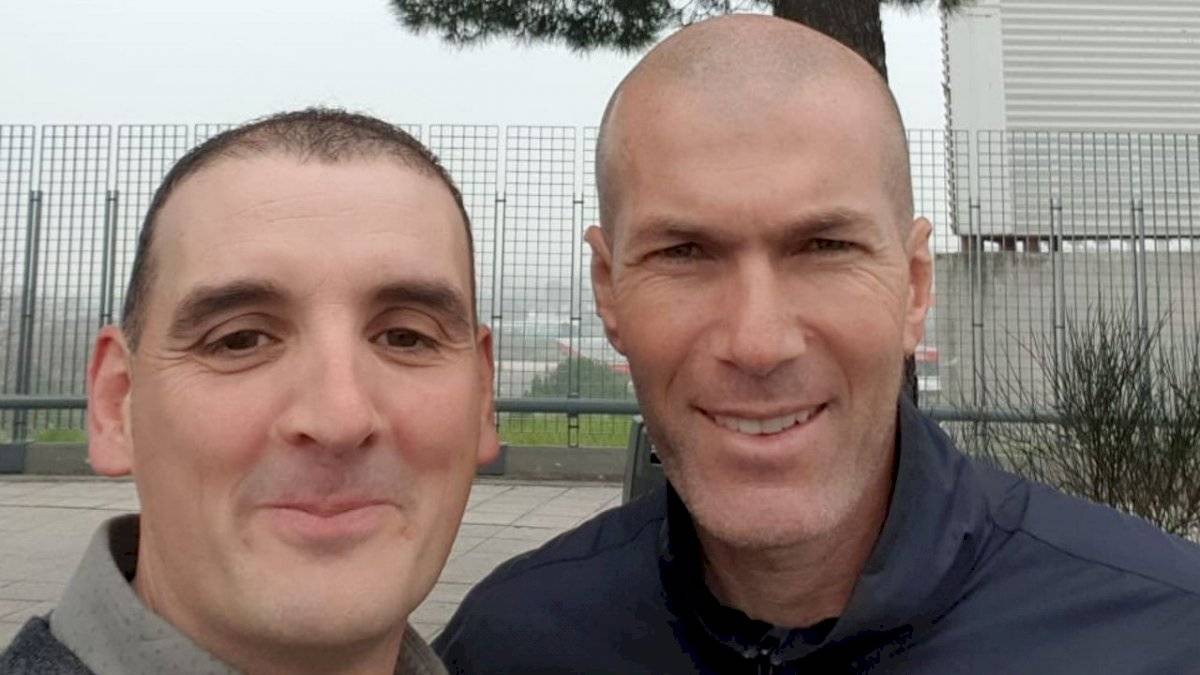 Ignacio Fernández junto a Zinedine Zidane