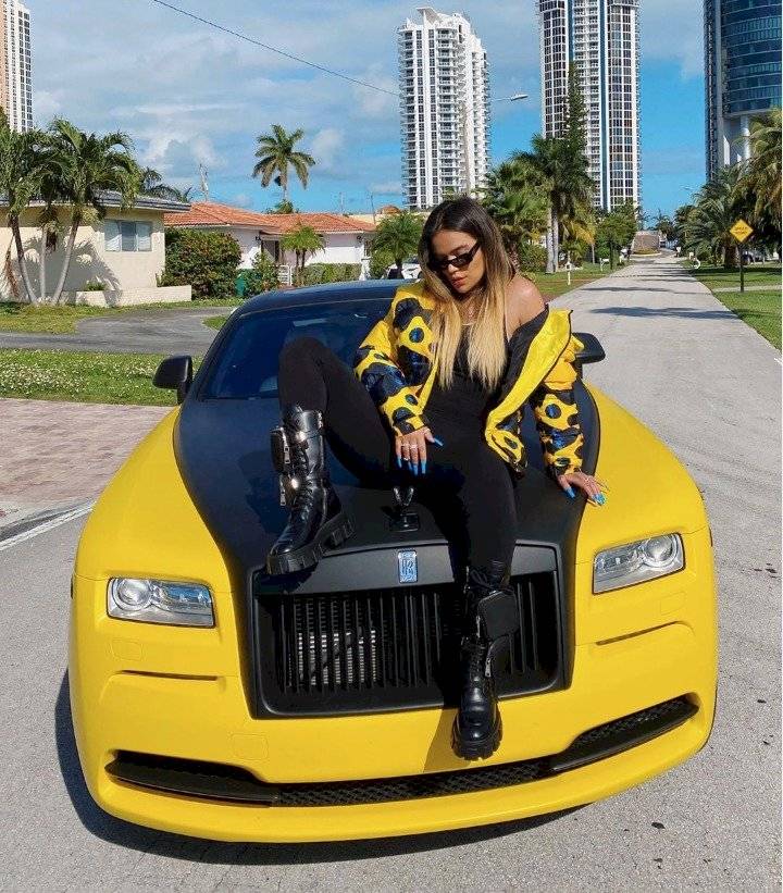 Regalo de Anuel a Karol G