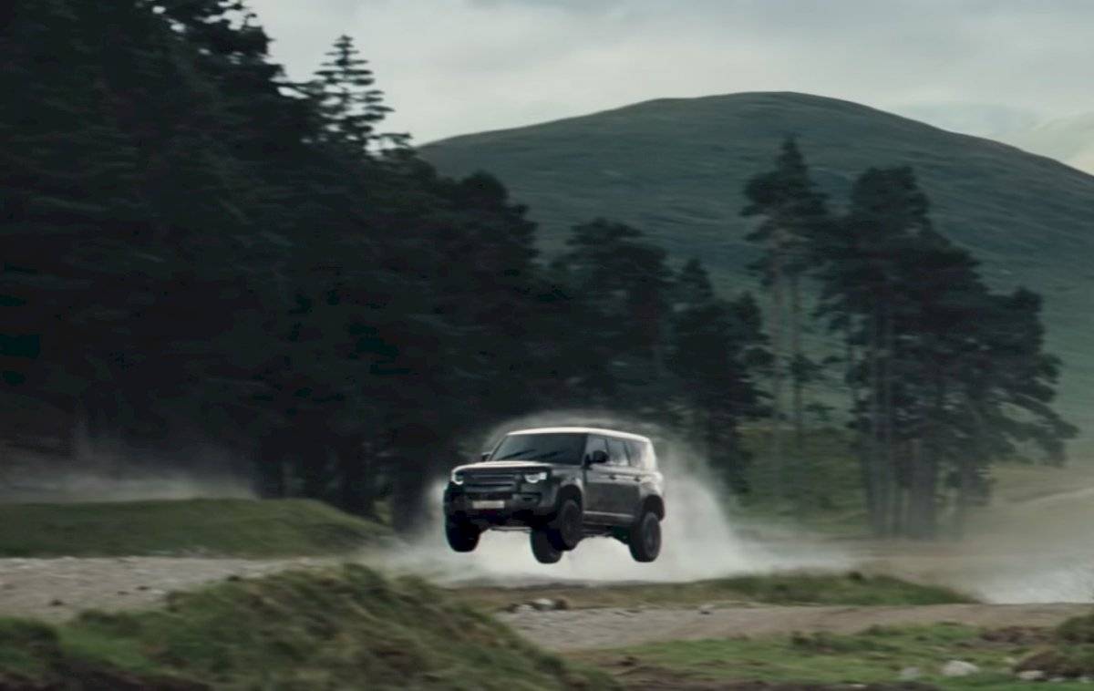 el Land Rover Defender en la nueva película de James Bond
