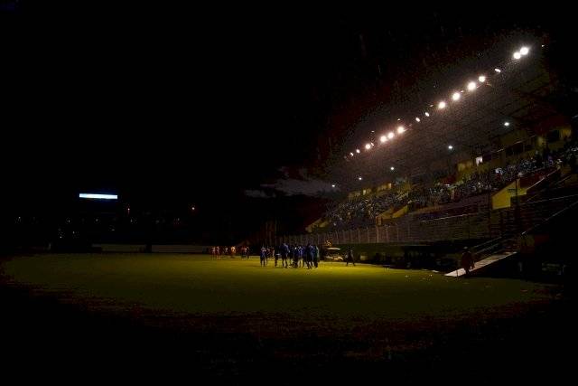 Aucas vs Delfín sin luz