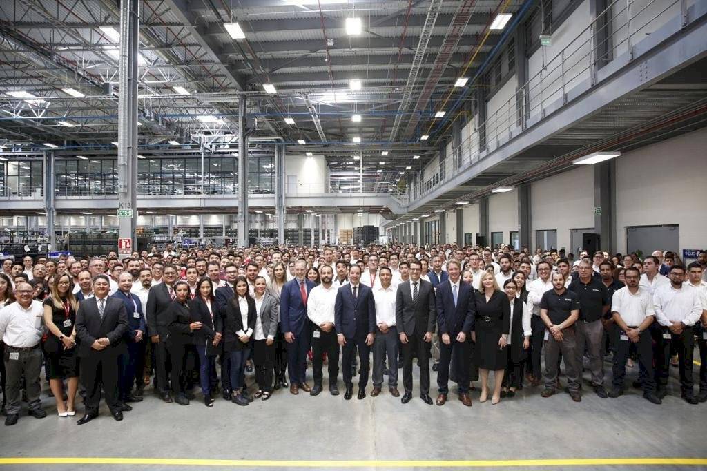 El gobernador Francisco Domínguez Servién durante el recorrido