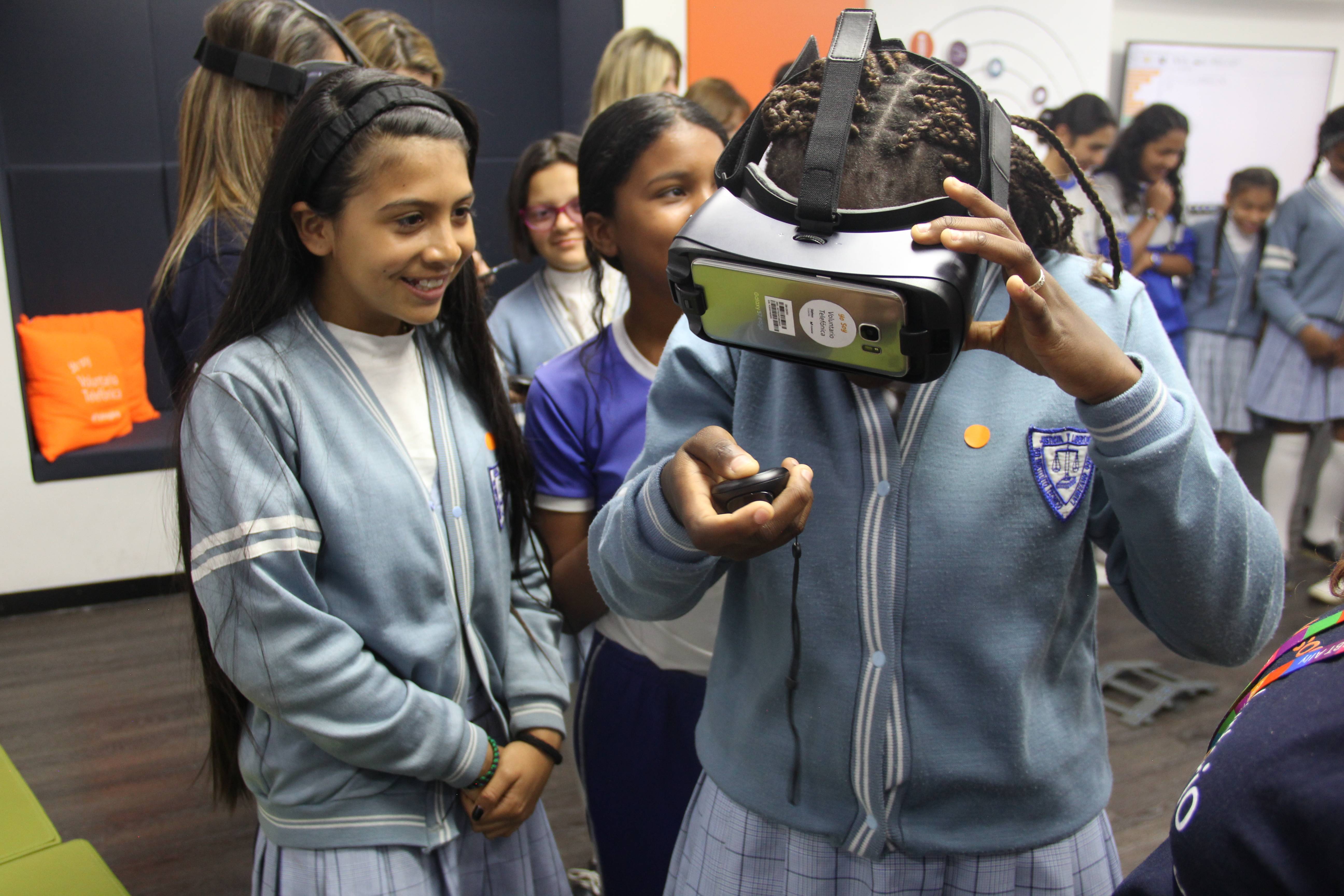Bogotá cierra brechas digitales