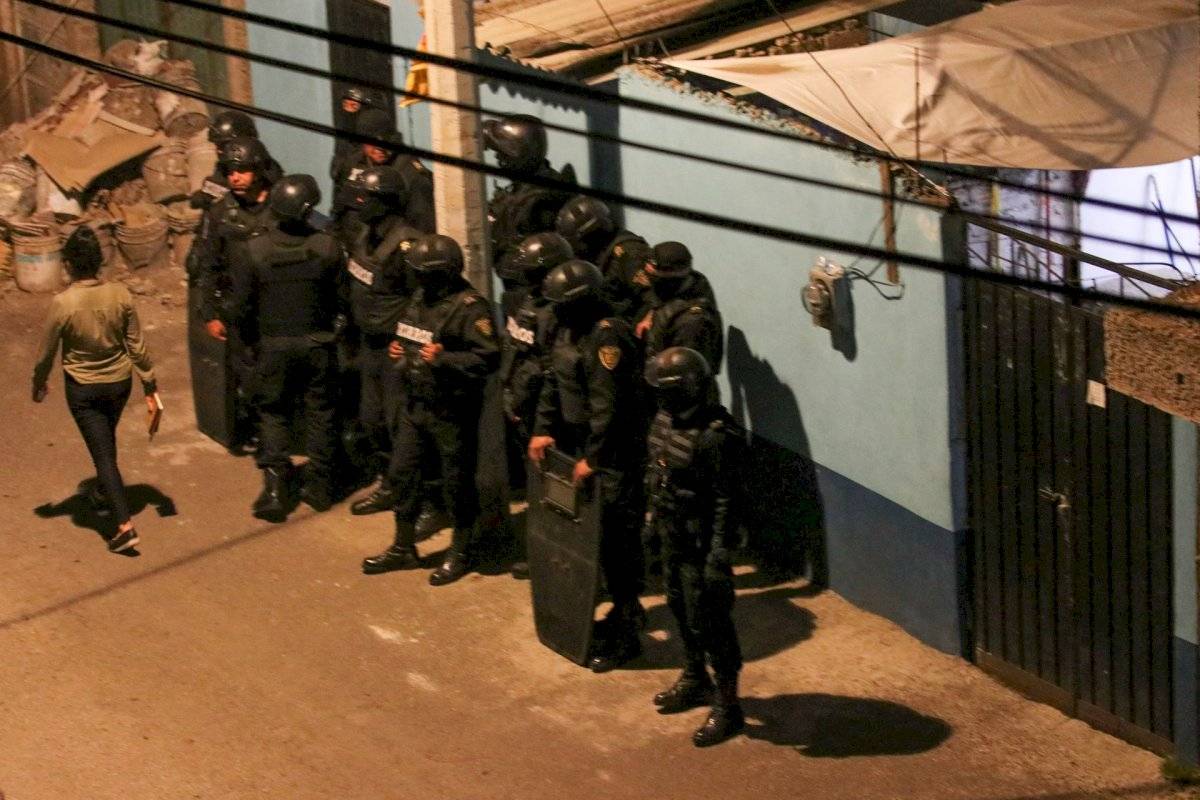 Elementos de seguridad resguardan el domicilio donde estuvo Fátima.