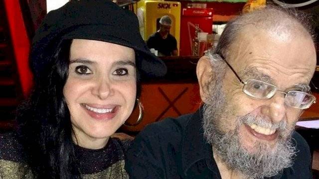 Liz Marins e o pai, José Mojica Marins, o "Zé do Caixão"