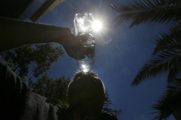 Meteorología pronostica "evento de altas temperaturas" en Santiago: máximas llegarían a los 34 grados