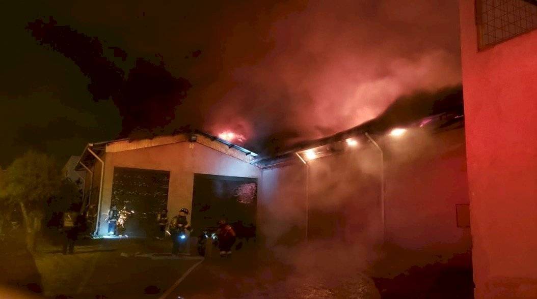 Incendio estructural en fábrica textil de Carcelén Industrial