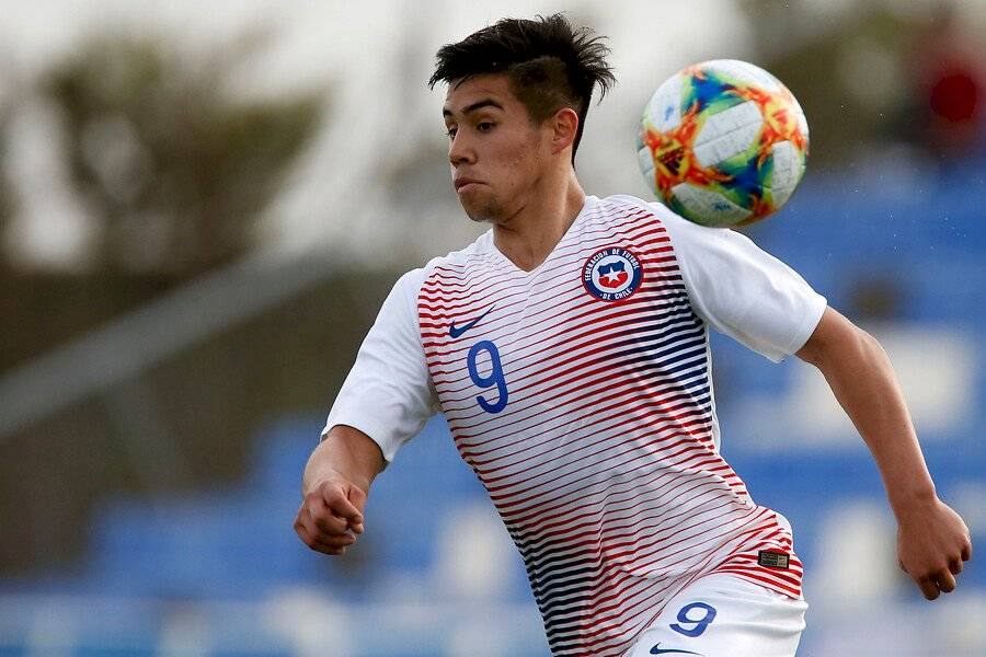 Alexander Aravena destacó en la Roja Sub 17 que disputó el Mundial de Brasil / Foto: Photosport