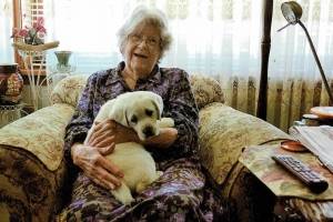 Anciana millonaria deja 14 millones de dólares a caridad