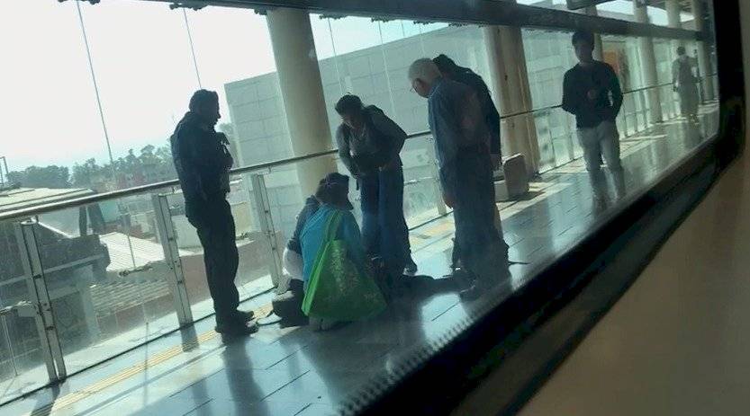 Joven se desmaya al interior del Metro de la CDMX