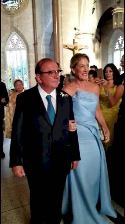 Alvaro Noboa bailó durante la recepción de la boda de su hija