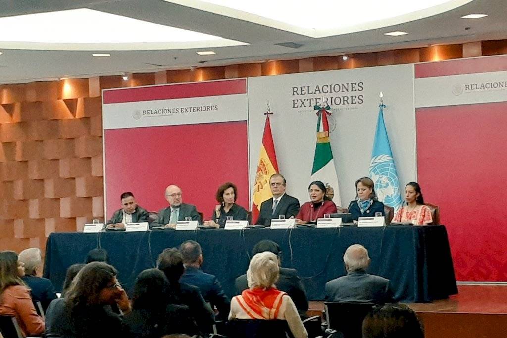 Entrega del certificado de registro binacional México-España.