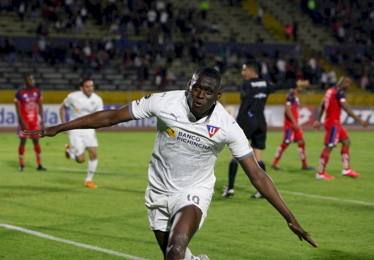 Caída tras caída de El Nacional, Liga de Quito los goleó en el Atahualpa