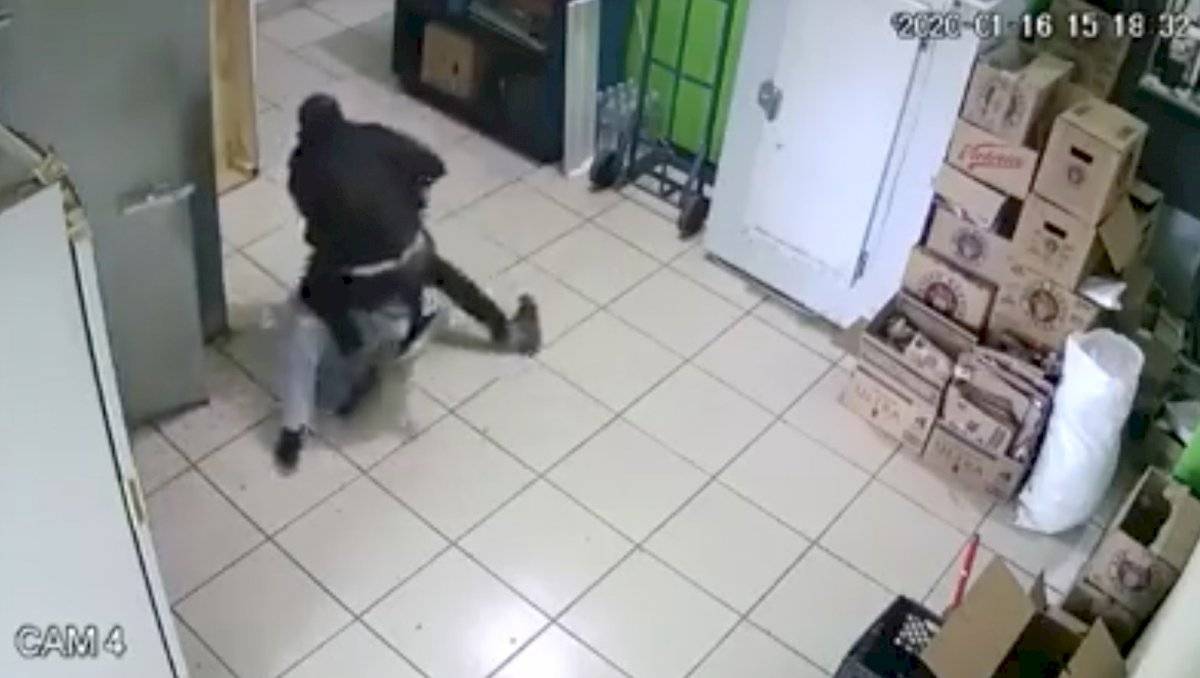 Abusan de mujer en expendio de Chihuahua; piden ayuda para dar con el responsable