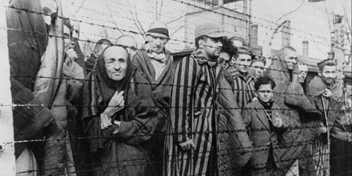 Álbum nazi: encuentran antiguo acumulador de fotos hecho con piel humana