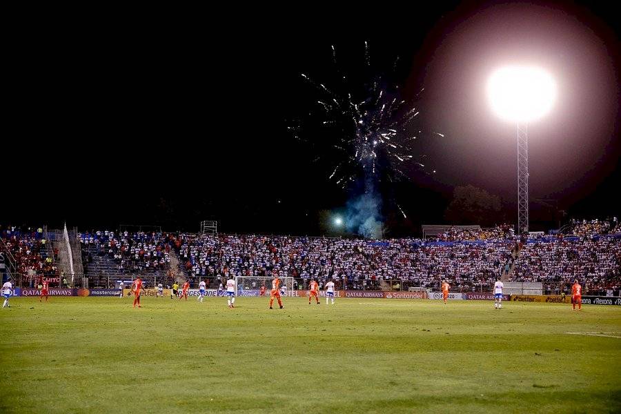 Fuegos artificiales en el sector norte de San Carlos de Apoquindo / Foto: Agencia UNO
