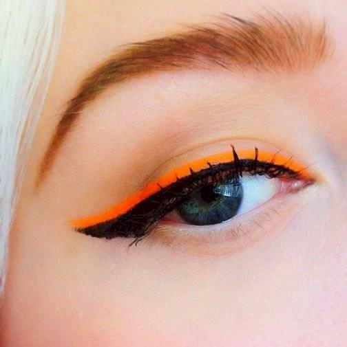 delineado de ojos de colores