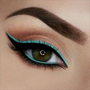 delineado de ojos de colores