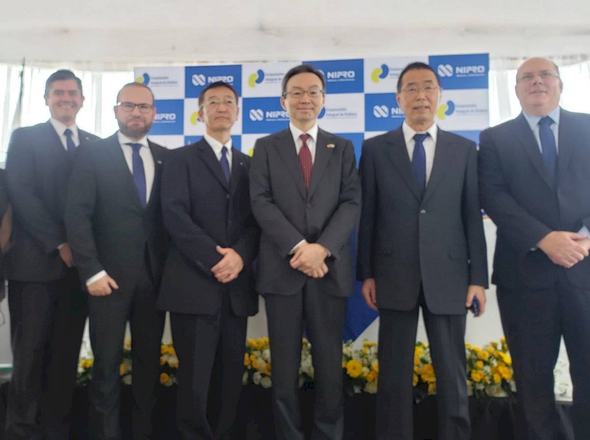Sr. Jorge Mera, Sr. Santiago Cueva, Sr. Goichi Miyazumi, Embajador Sr. Sudo Yuji, Sr. Katsuo Wakatsuki, Sr. Omar Valenzuela