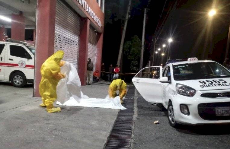mujer muere en taxi