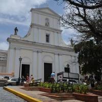 Iglesias podrán operar siete días pese a cierre de los domingos