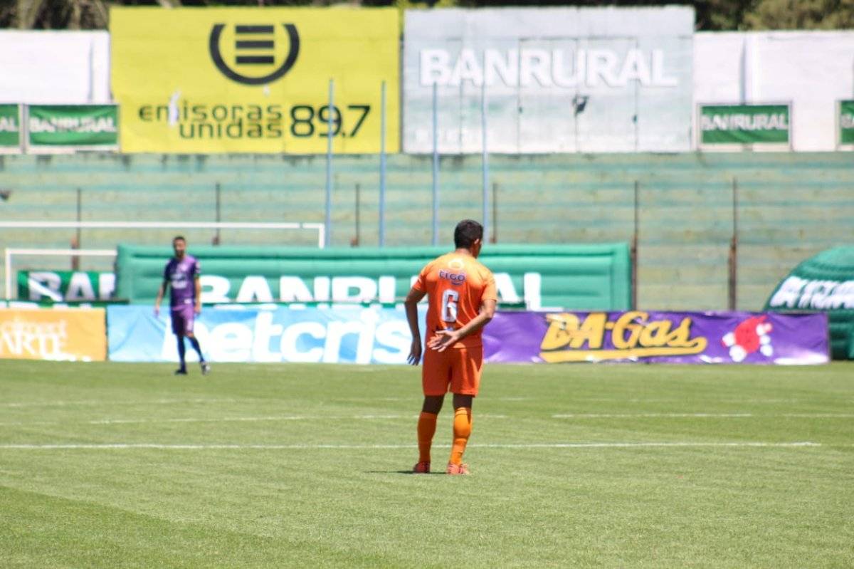 Jugadores de Sanarate protestan ante falta de salario