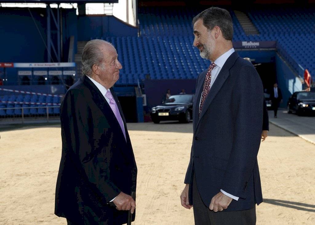 Rey de España renuncia a recibir herencia de su padre Juan Carlos y le retira asignación