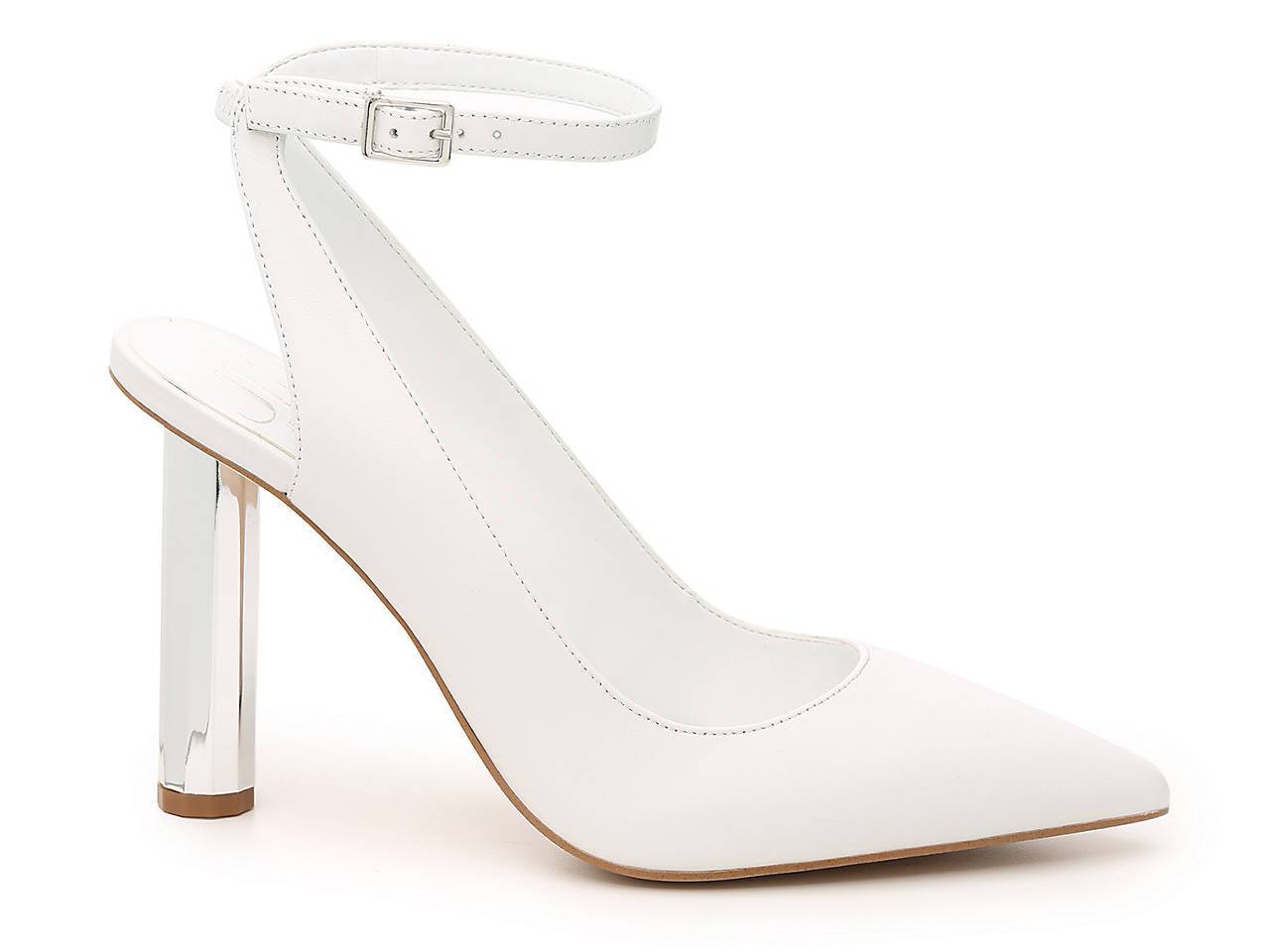 Fotos de Jennifer Lopez y las lujosas sandalias que diseñó para su