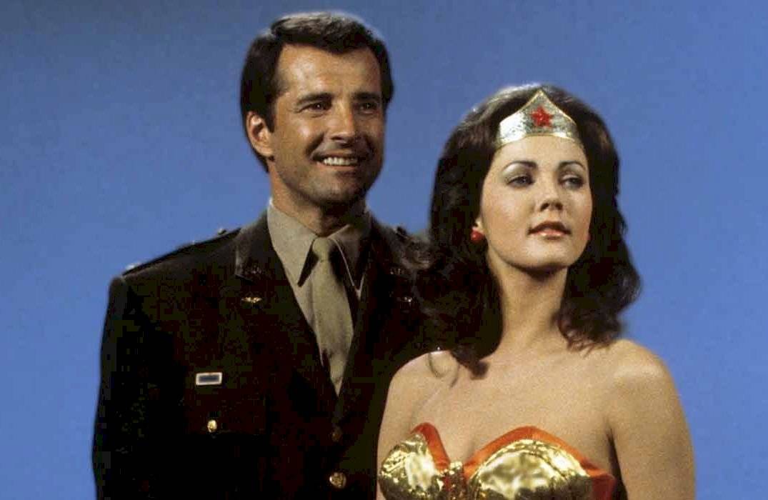El actor se hizo famoso como compañero de aventuras de "La mujer maravillla"