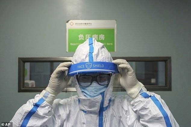 Coronavirus: ¿en qué superficies dura más tiempo con vida?