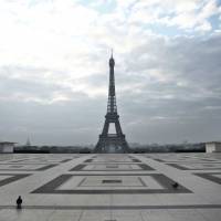 Arrestan en París a agente de modelos vinculado con Epstein