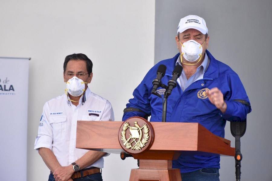 Ministro Hugo Monroy y presidente Alejandro Giammattei