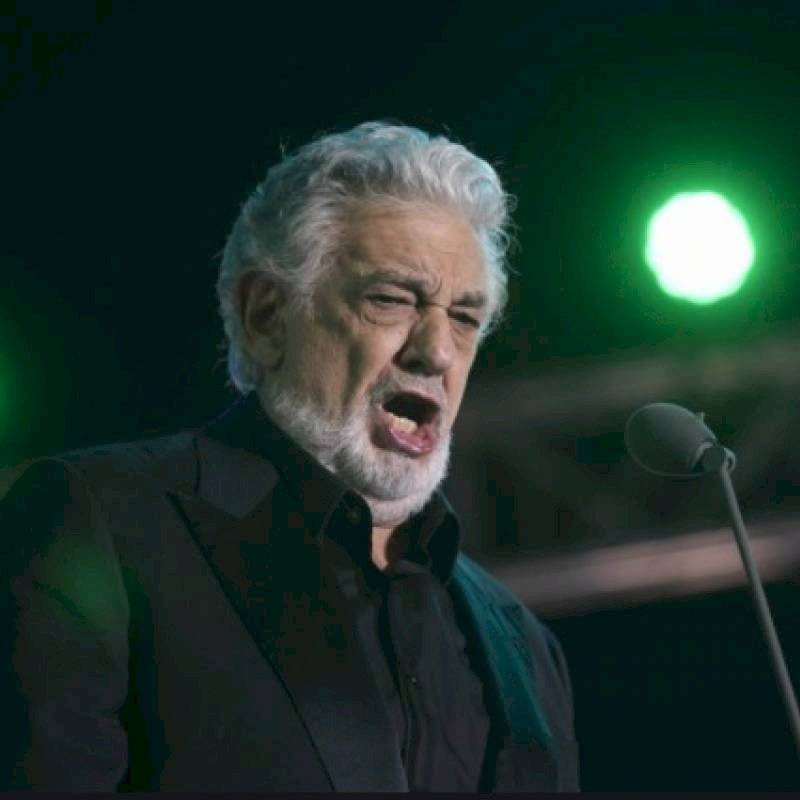 placidodomingo8f-c07ffc9368f64131a75c0d5db882044f.jpg