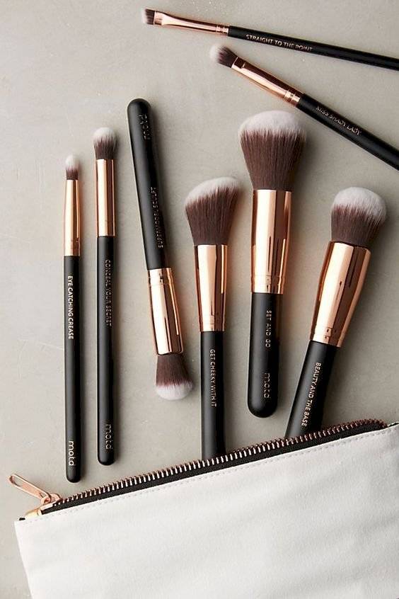 cómo limpiar las brochas de maquillaje