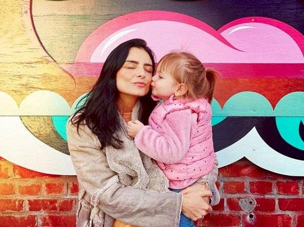 Aislinn Derbez