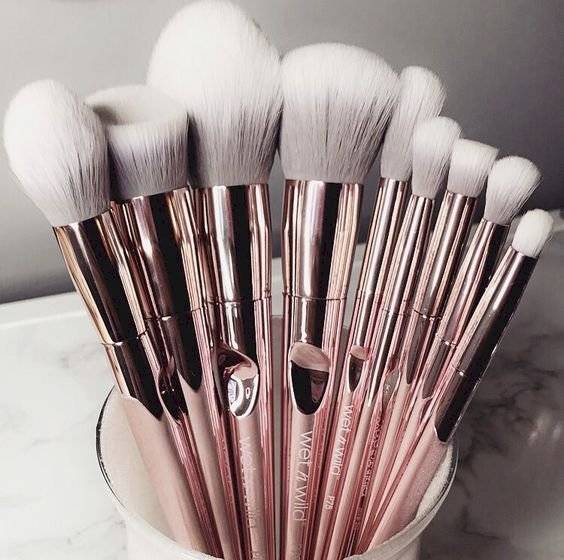 cómo limpiar las brochas de maquillaje