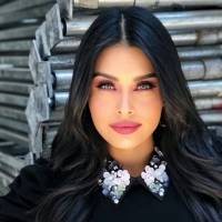 Kristal Silva enamora posando en un bikini blanco tejido desde la playa