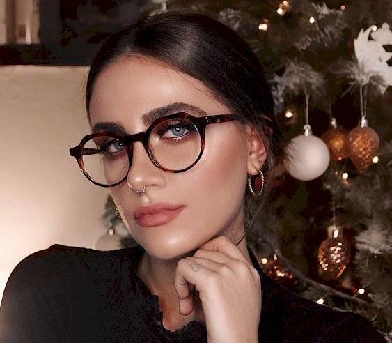 peinados para chicas con lentes