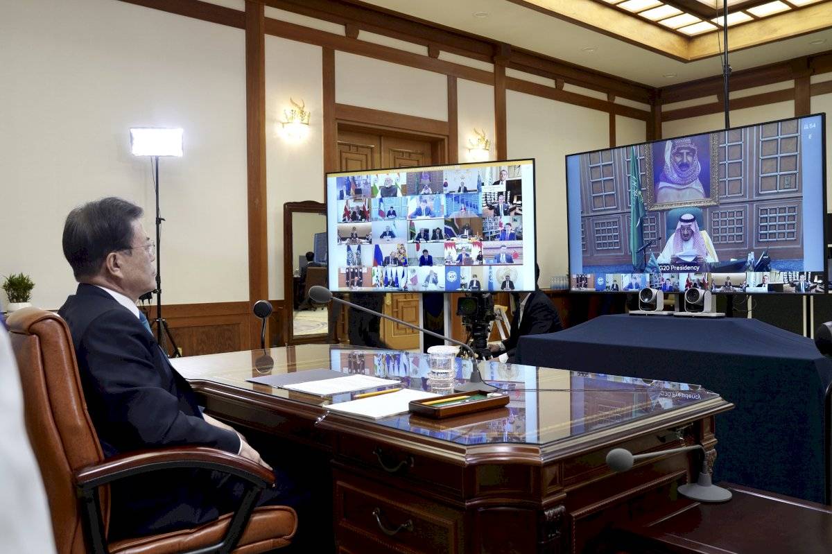 El presidente surcoreano Moon Jae-in asiste a la cumbre virtual del G-20