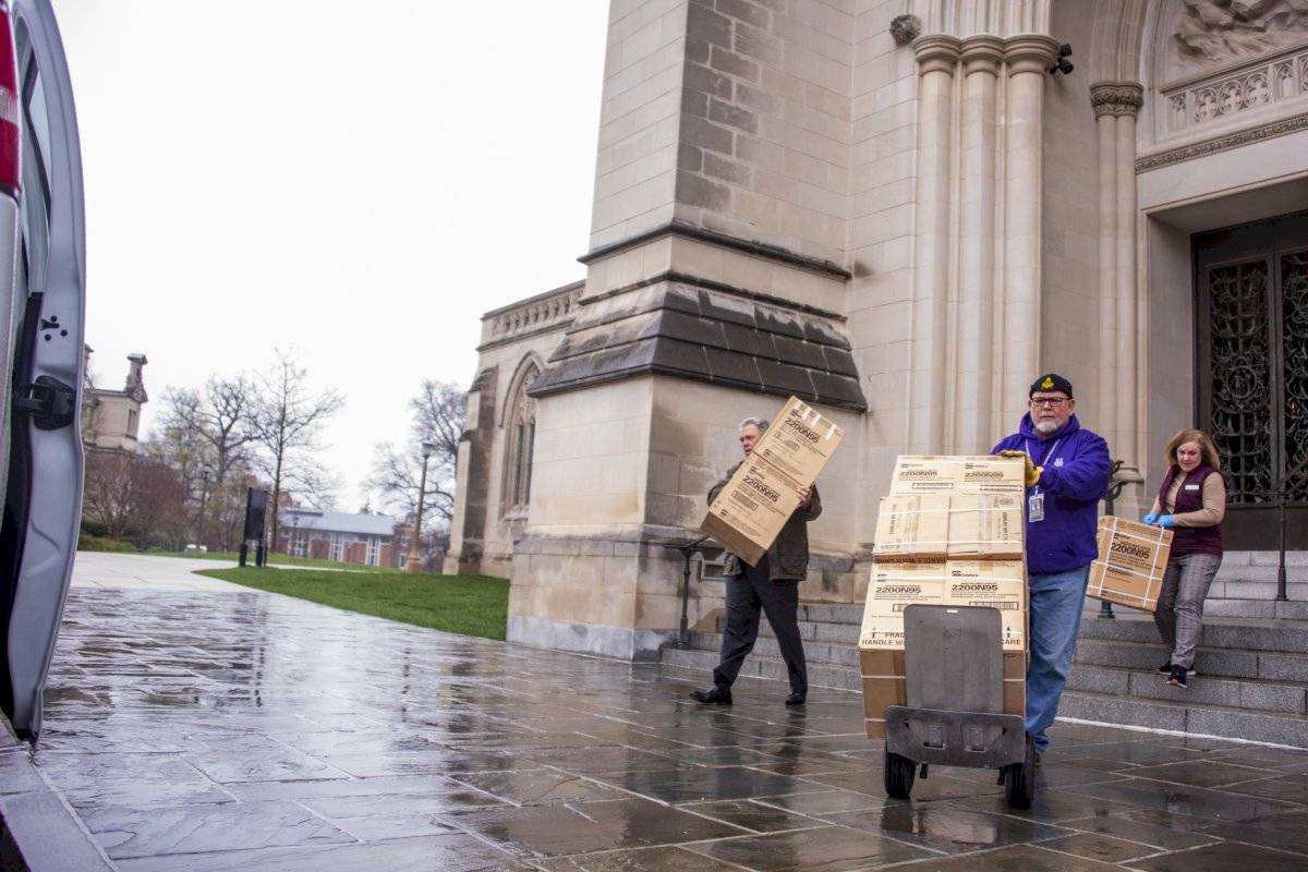 Washington mascarillas en cripta
