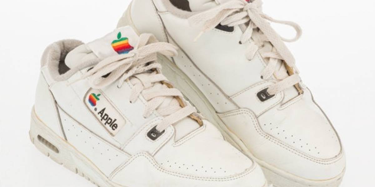 Apple: zapatillas con el logo de la compañía tecnológica son subastadas por US $10,000