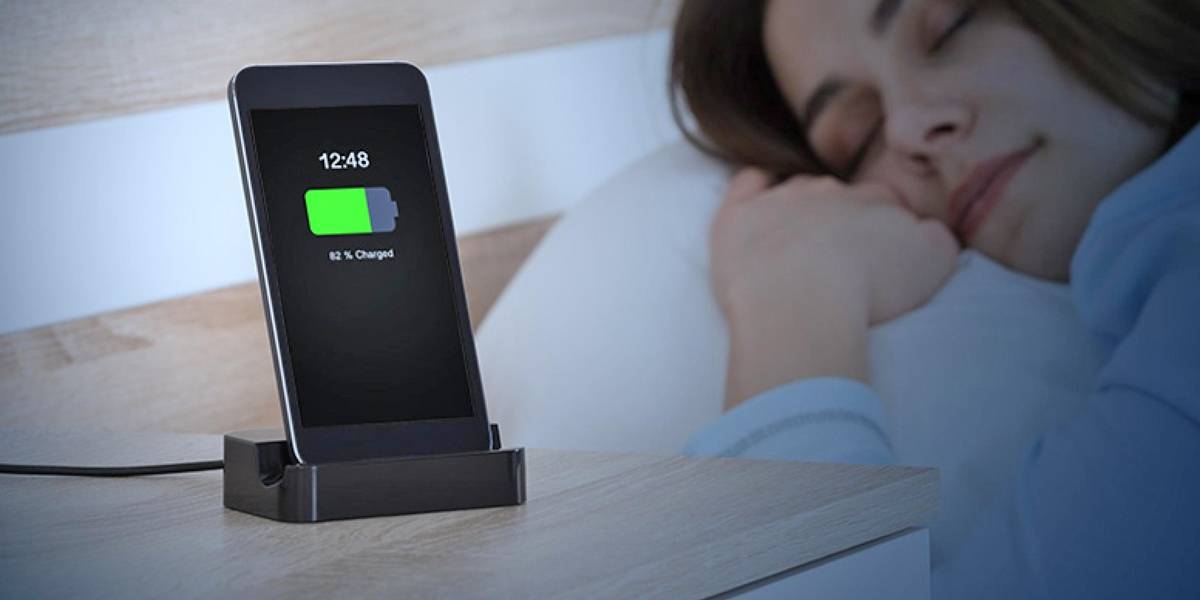 Celulares: esto pasa si dejas tu smartphone cargando batería toda la noche