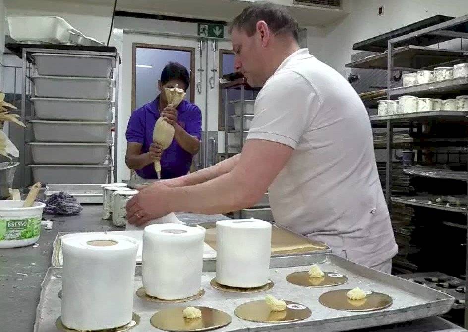 Panadería produce pasteles con forma de papel higiénico