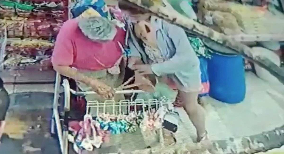 Nieta roba a su abuela