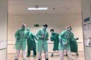 Médicos bailando al ritmo de Beyoncé