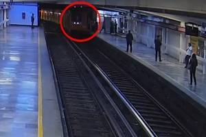 Momento exacto en que el tren de Tacuba Tacubaya se va