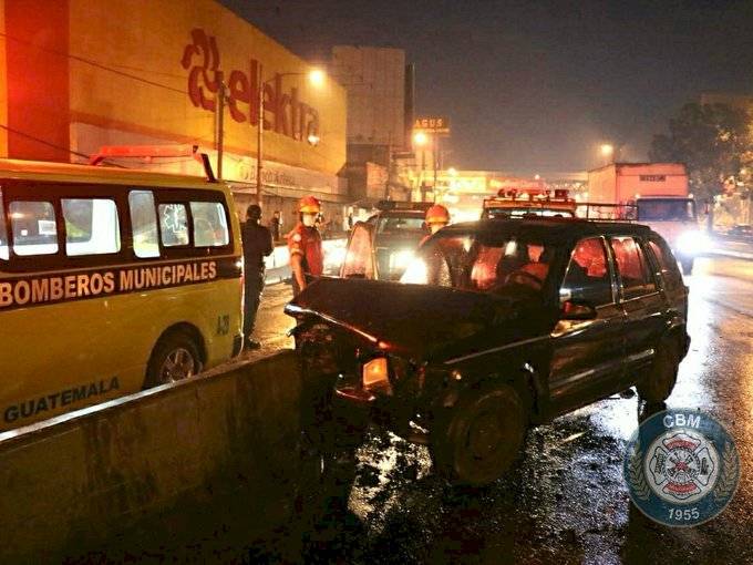 accidente de tránsito en calzada Roosevelt