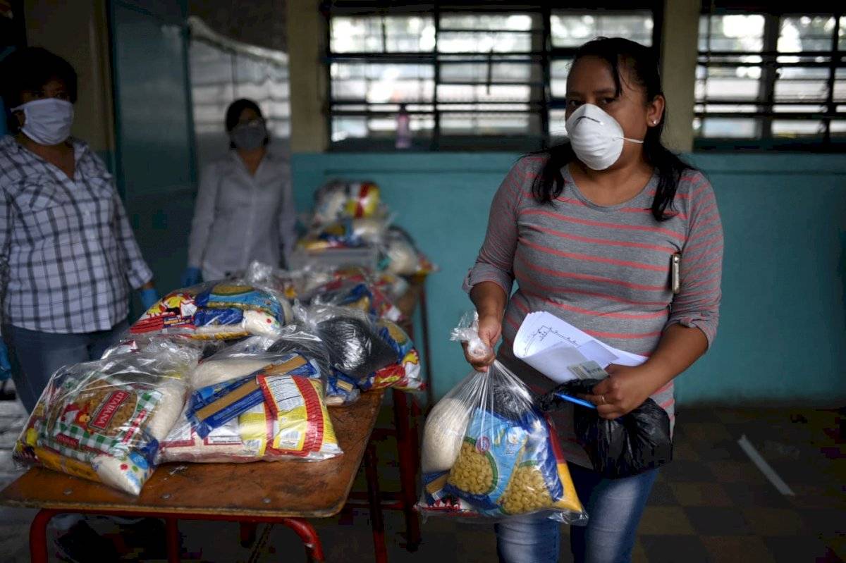 Mineduc entregó bolsas de alimentos