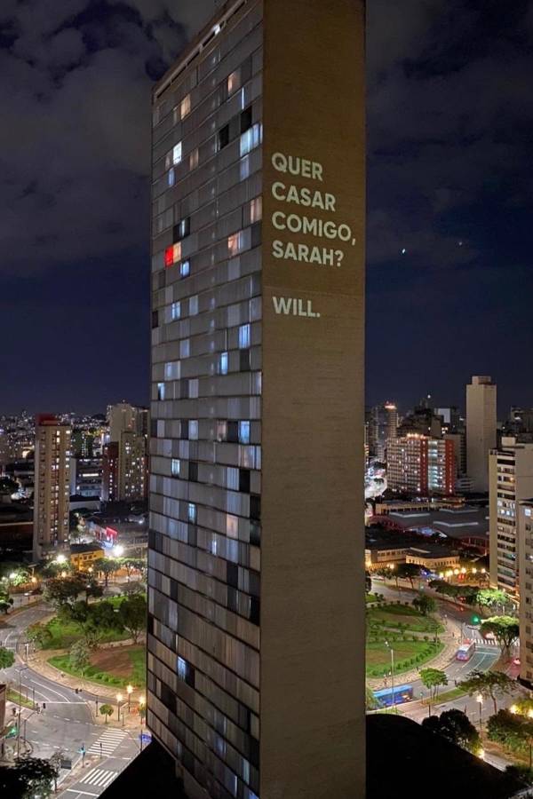 Pedido de casamento é projetado em edifício em Belo Horizonte