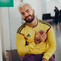 Maluma impacta con radical cambio de